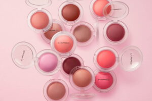 M·A·C「おもちチーク」進化、指先ワンタッチで血色＆ツヤ感あふれる頬へ -リップ使用OK